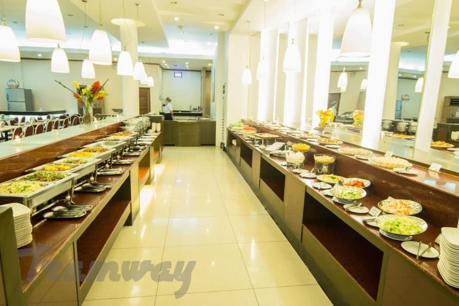 Апартаменты The Radiance Manila Bay Экстерьер фото