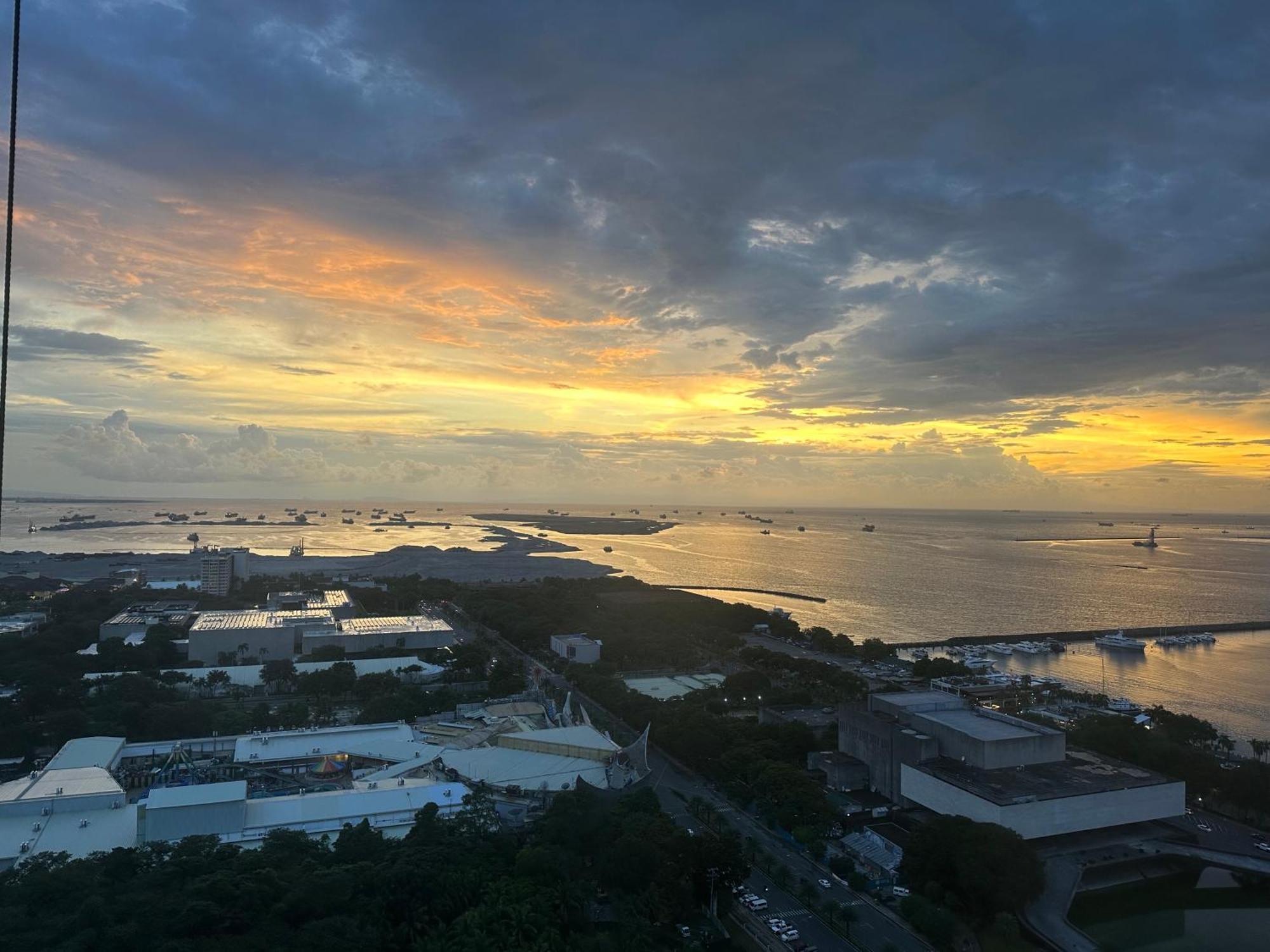 Апартаменты The Radiance Manila Bay Экстерьер фото